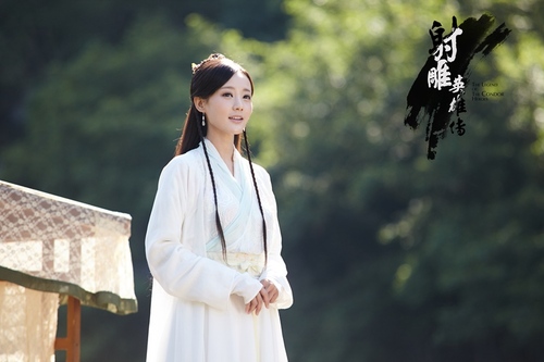 在金庸武侠剧《射雕英雄传》担任第一女主黄蓉这个角色