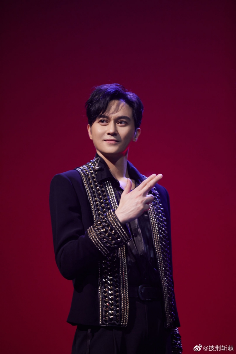 如今终于登上冠军之位,一步步逆势而升。可见张智霖“不老男神”的魅力有多强~