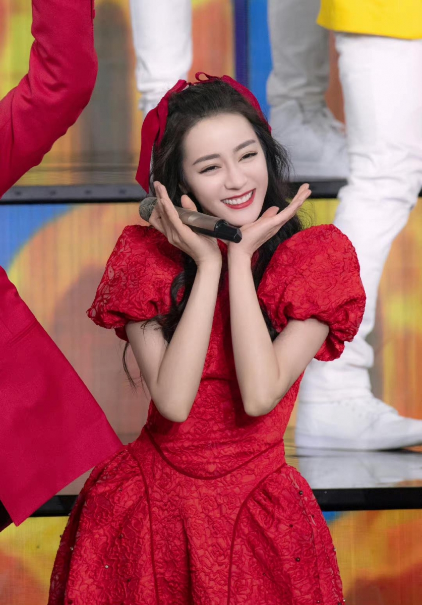 私下甜美不做作总是笑着面对生活不顺的正能量态度也让人圈粉无数