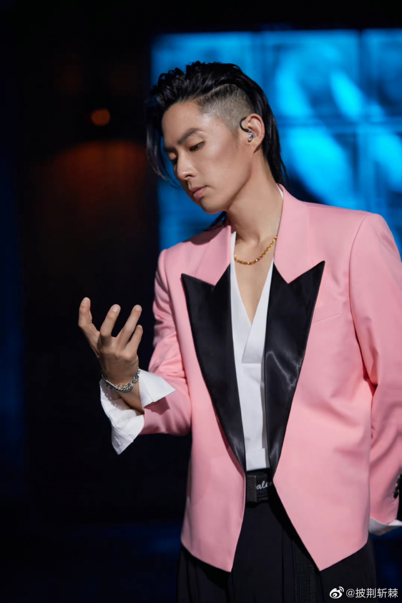 这次吴建豪也成功逆袭，成功拿下第一，也让粉丝超兴奋～