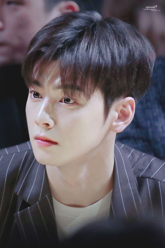 脸蛋太完美而登上各家媒体头版