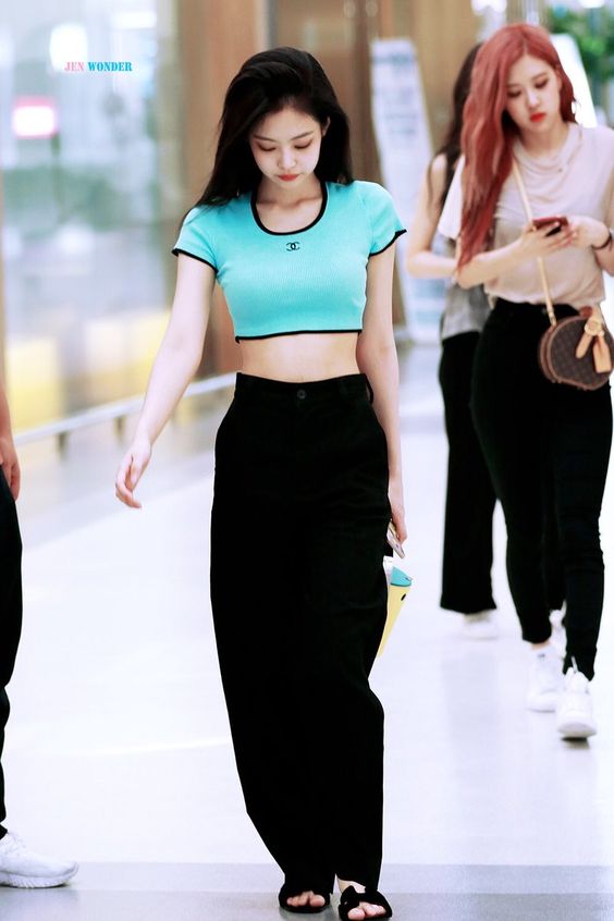 女生必备「微辣单品」 TOP 5:短版合身 crop top