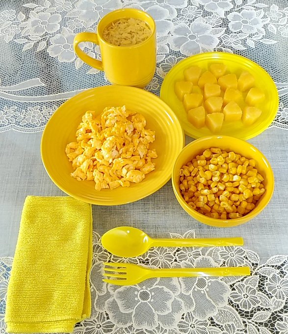 黄色系餐盘也是蛮令人震惊