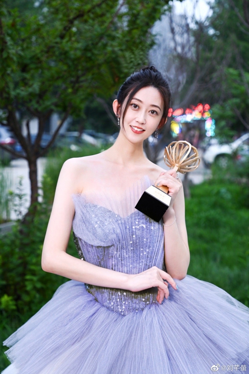 刘芊萤还曾自己出资发型单曲