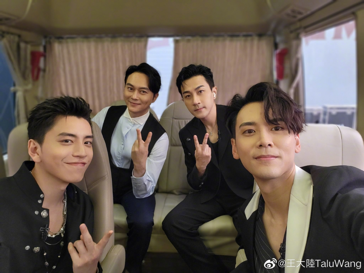 张智霖部落不出所料以四个火焰排名第一。