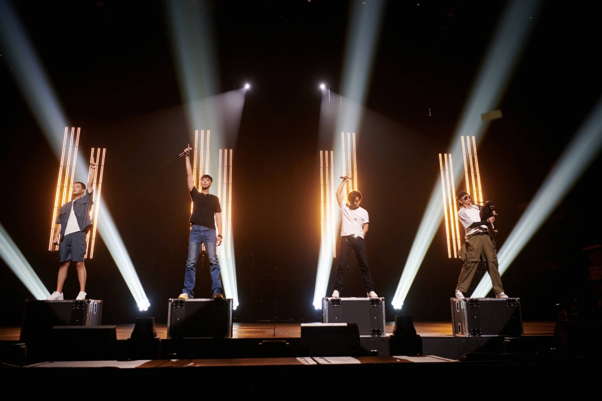 郑钧组《忽然之间》花了大量的时间全新改编整首歌