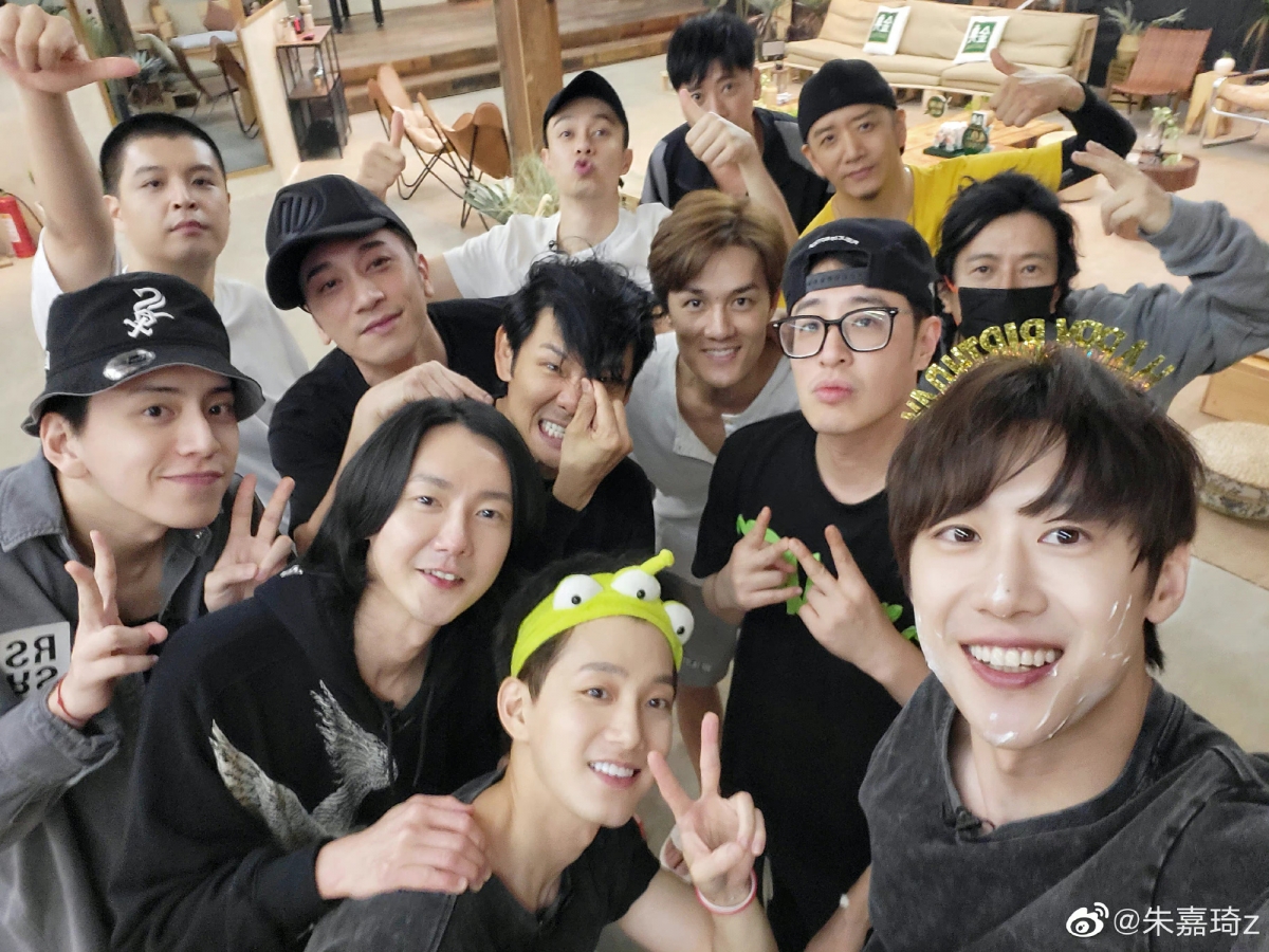 最终的成团位居然多达 16 个