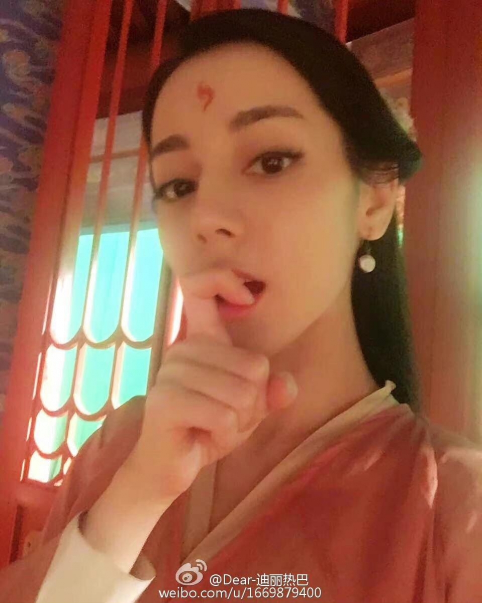 《三生三世十里桃花》饰演顽劣可爱的小红狐狸凤九