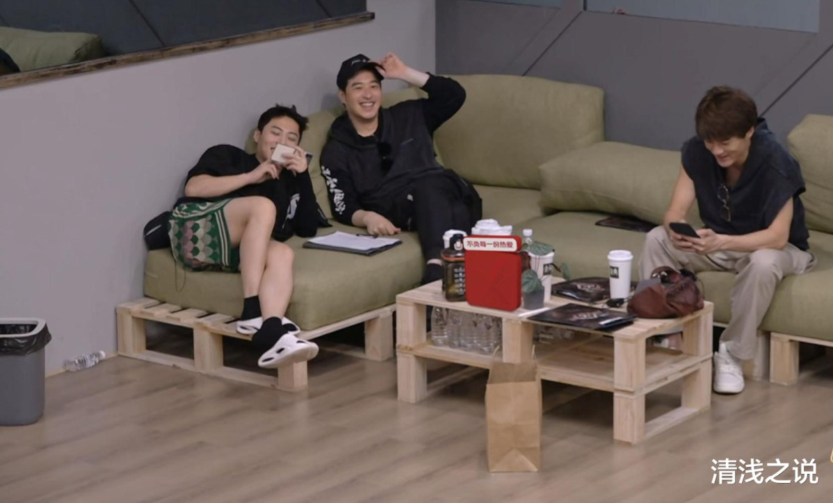 纵观整期节目，吴克群不仅带队努力，细致地照顾到每一位队员地状态和情绪，他的队长形象已经得到了哥哥们的认可。