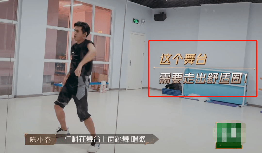 「不要凸显,不要哗众取宠。面对前辈要低调一点,尊重他们」。