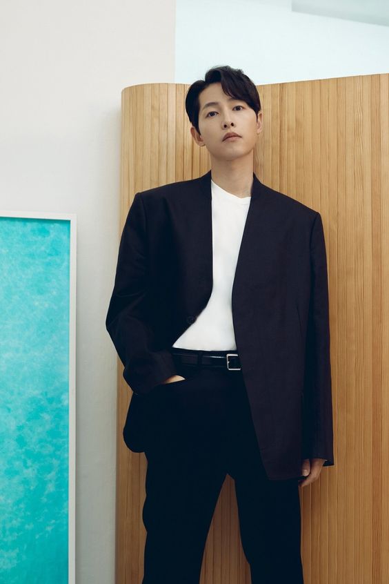 韩国网友们都很佩服宋仲基一家人的优秀