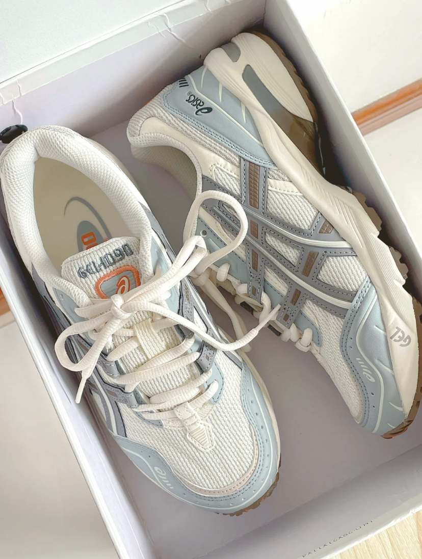 奶蓝色的运动跑鞋真的太好看了!