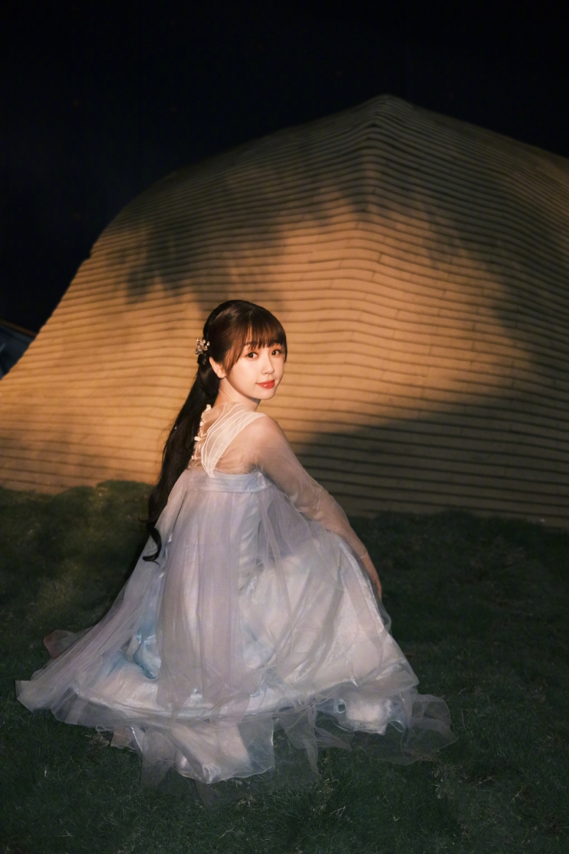 厚着脸皮毛遂自荐主动和导演留联系方式