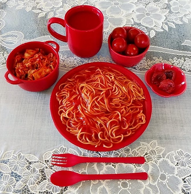 虽然研究表明红色可以激起食欲，但过度的红色好像有点惊悚？