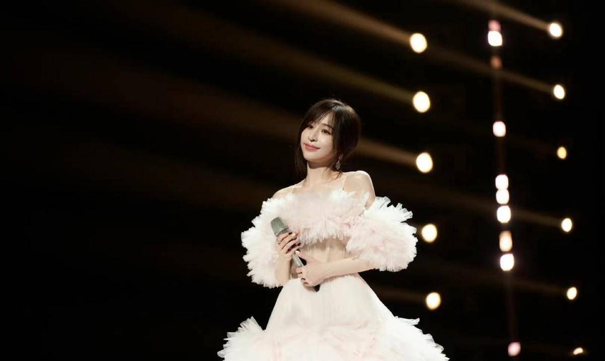 但“分配可说是十分均匀”王心凌、谭维维、郑秀妍三位队长都有单独solo的机会。