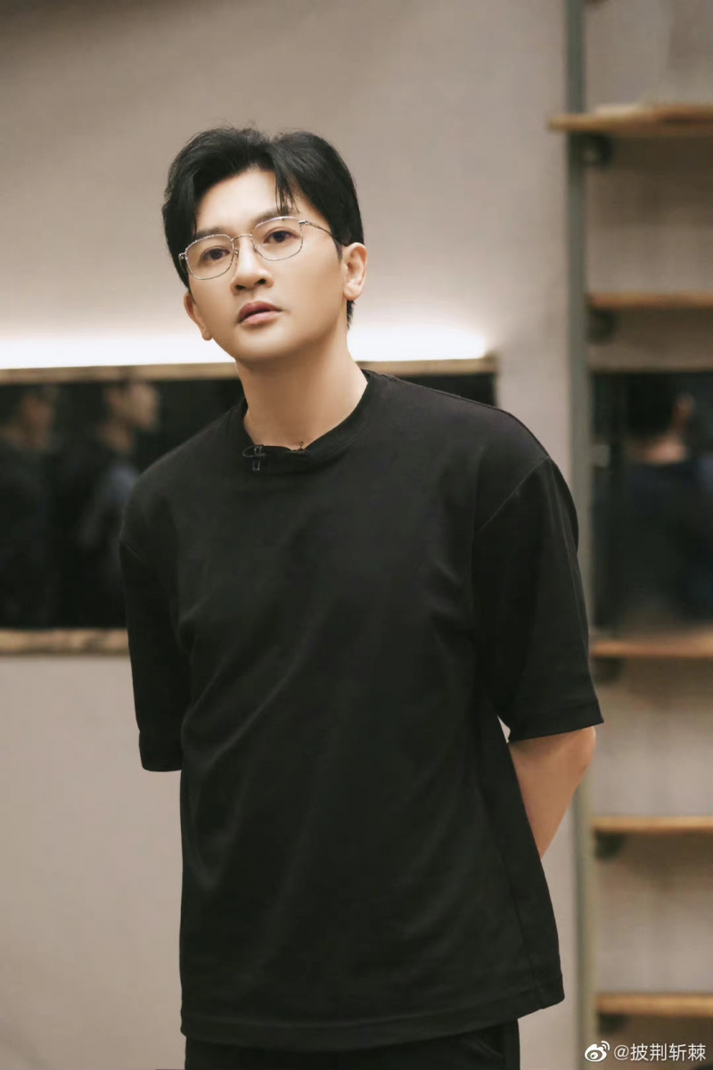 针对被组员拖后腿一事，其实苏有朋曾经表示没有想过会是这样的组合，但是新的火花值得期待