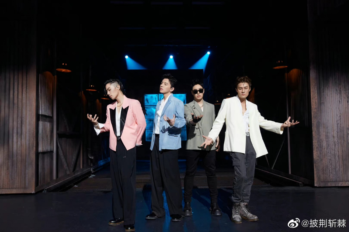 尤其是在二公《心如止水》舞台,王大陆的表现更被批“油腻”又唱不好