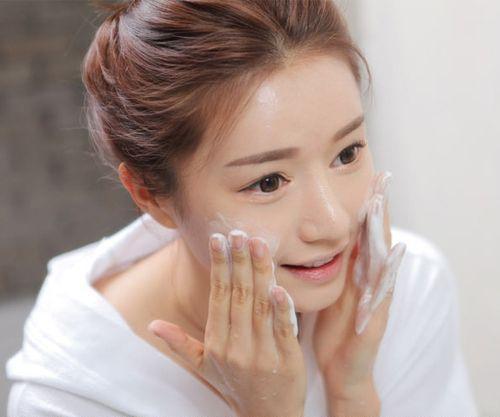 Step 1 :先用MUJI可可巴油卸妆