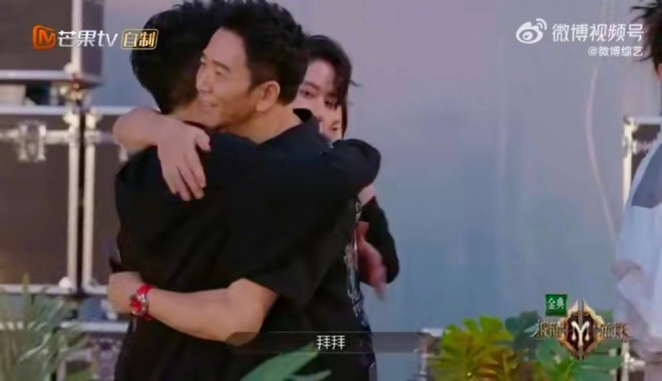 得知自己被淘汰后,温兆伦还主动安慰队友表示“没关系”。