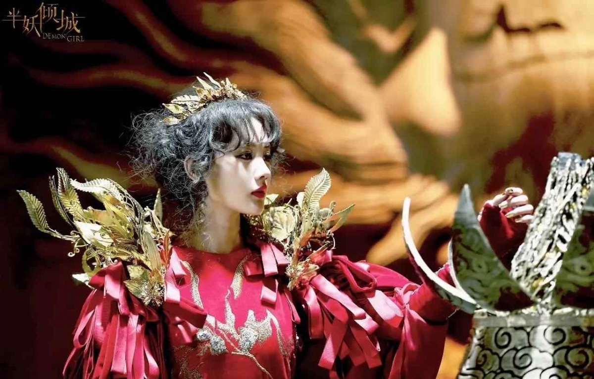 后来李一桐在网路剧《半妖倾城》演员海选中,被于正挑中,成功取得演出女主角的机会