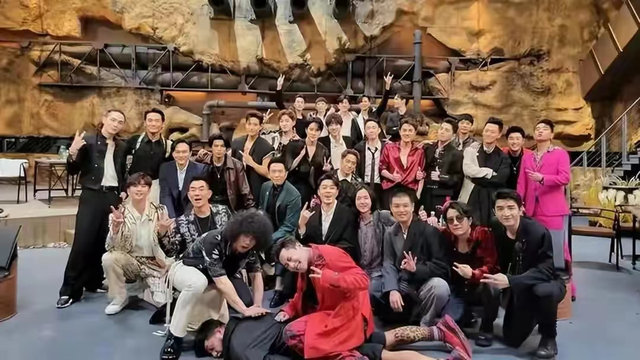 芒果台推出的竞演综艺节目《披荆斩棘》开播后话题度不断!