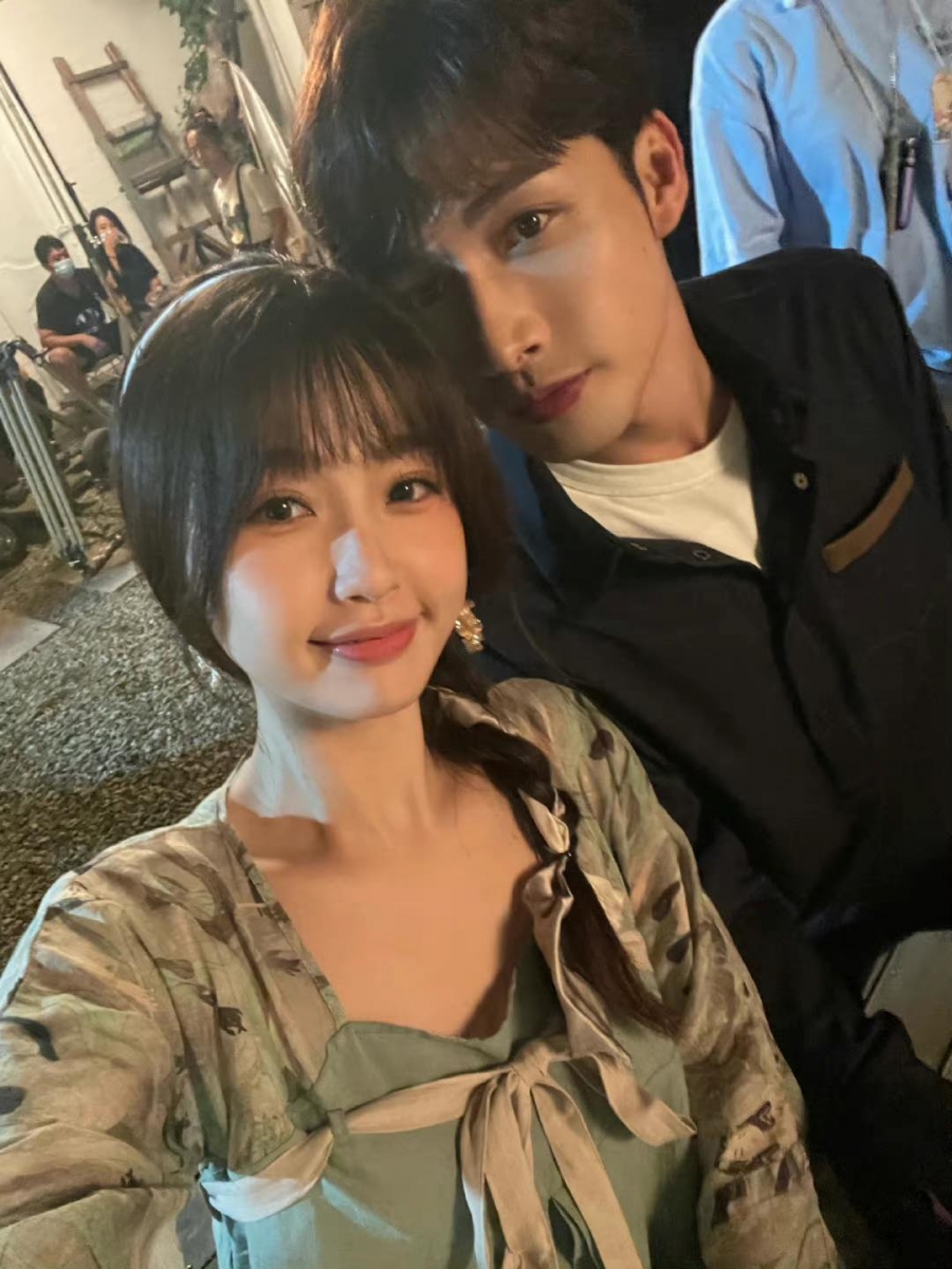 才刚收官不久,那么快就划清界限进入下一对 CP 炒作