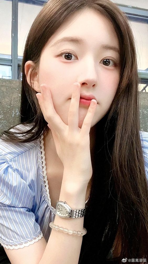 而且多次叠加了定妆喷雾也让底妆更加“牢固”啦!