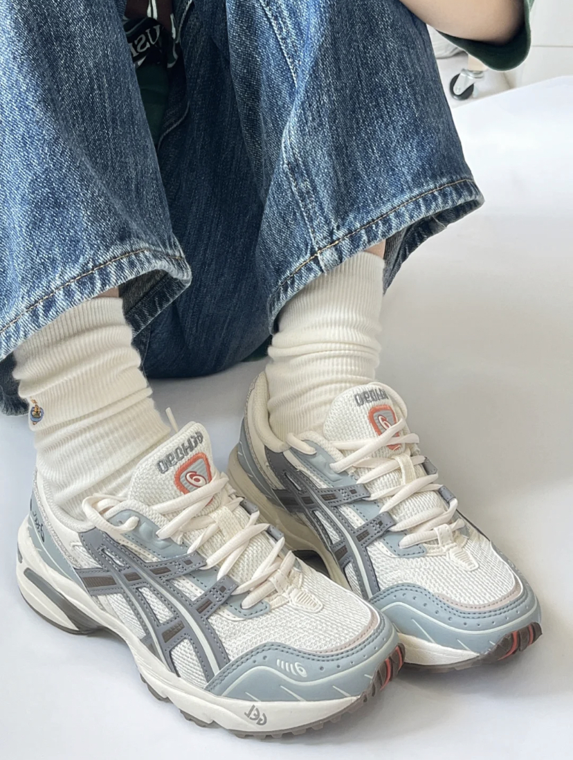 这款带复古设计的运动跑鞋是韩国时尚博主的最爱!