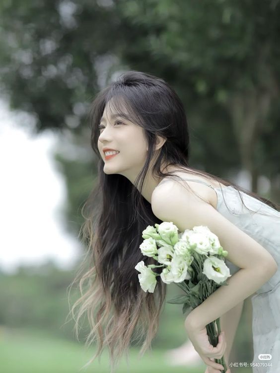 尤其是那些极容易晒黑,又被我们长时间忽略的关节、手肘或膝盖等看起来又黑又干燥,像是“没洗澡”的样子。