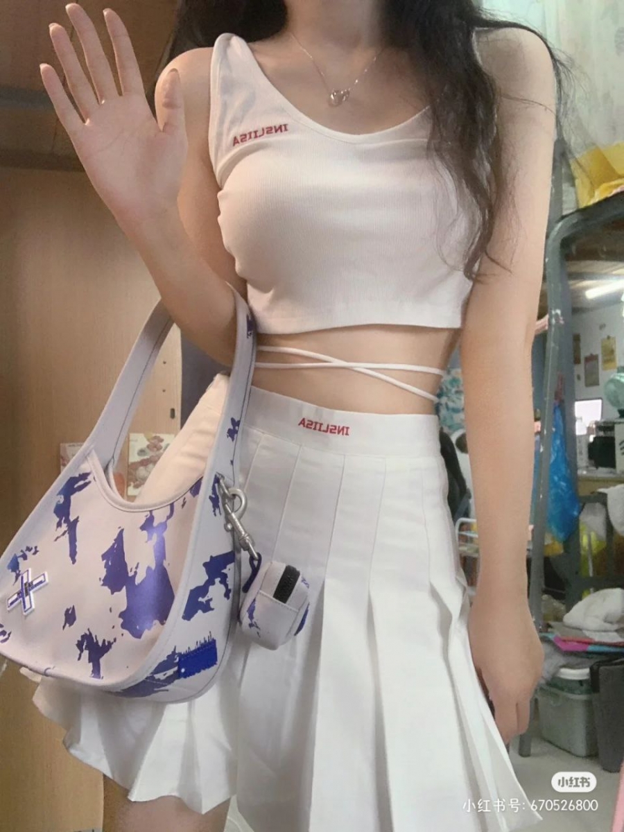 高腰百褶裙简直是减龄必备单品!