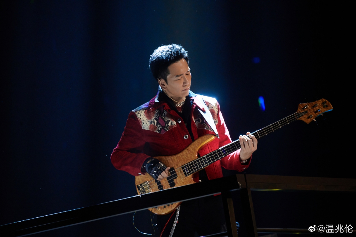 得知自己被淘汰后,温兆伦还主动安慰队友表示“没关系”。