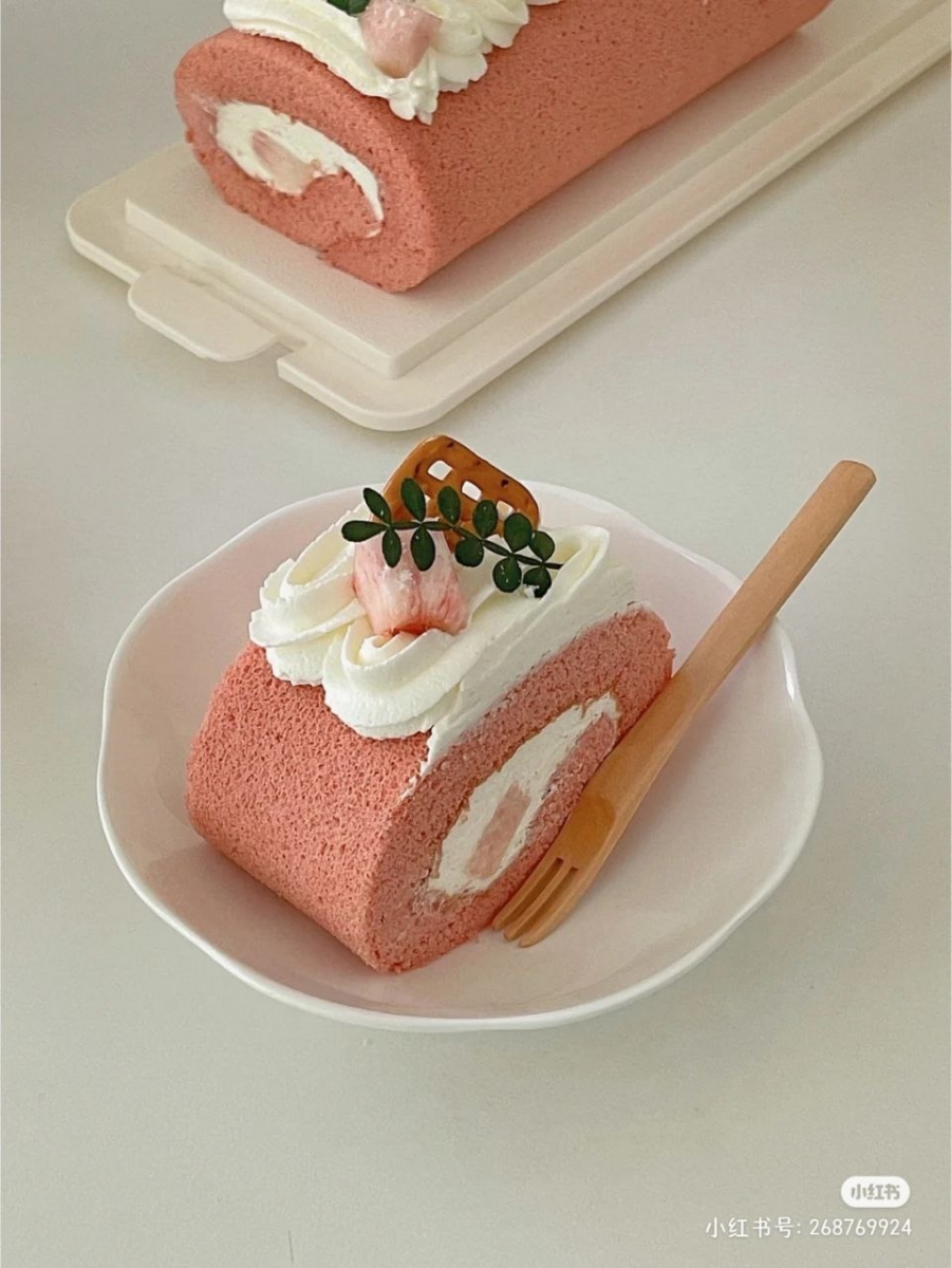 粉嫩蜜桃蛋糕卷