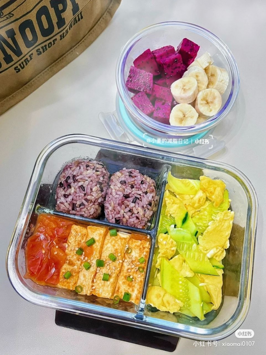 减脂便当 #6 | 番茄豆腐 + 黄瓜炒鸡蛋 + 糙米饭