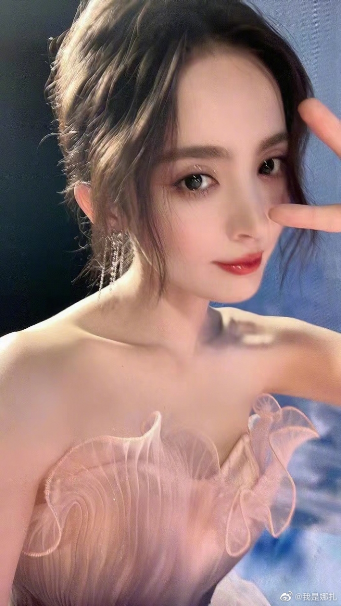 网友心疼娜扎没有姓名