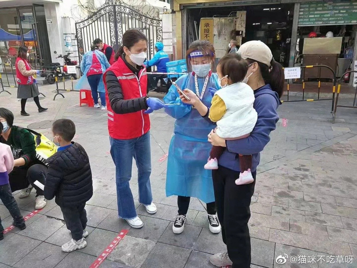 工作之余还特别热衷公益慈善,是名副其实的慈善爱心大使。