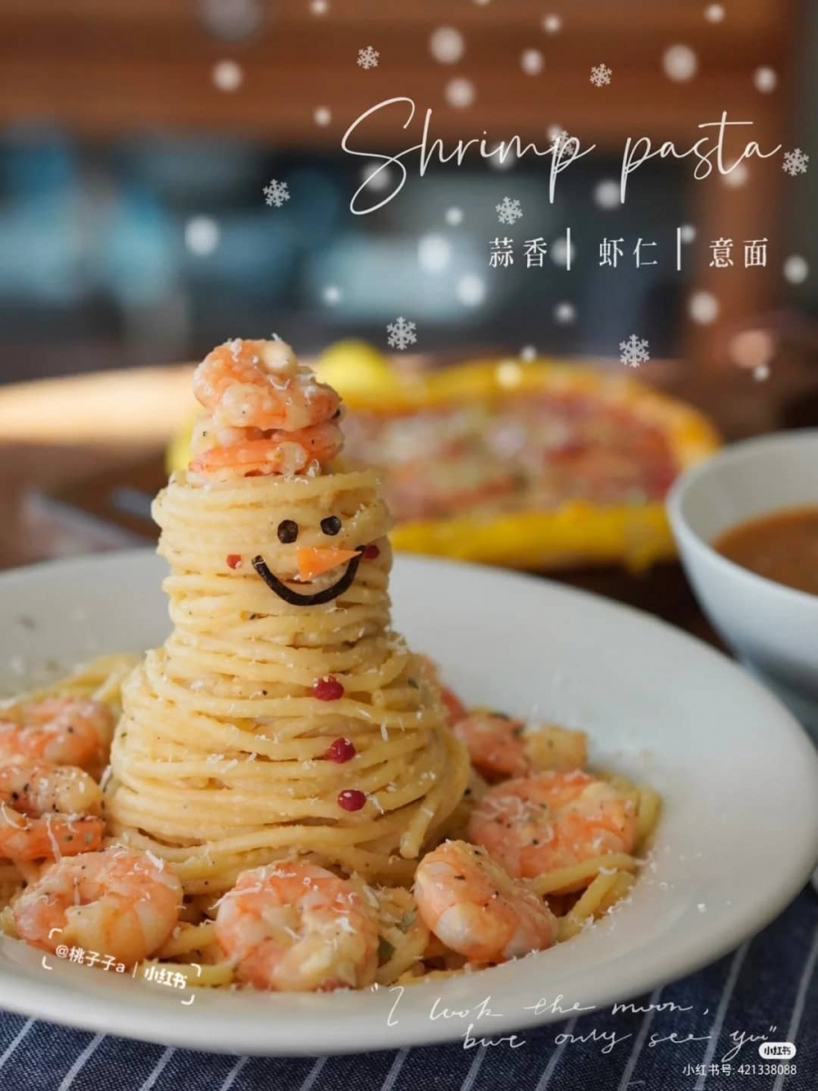 1、小雪人蒜香虾仁意面