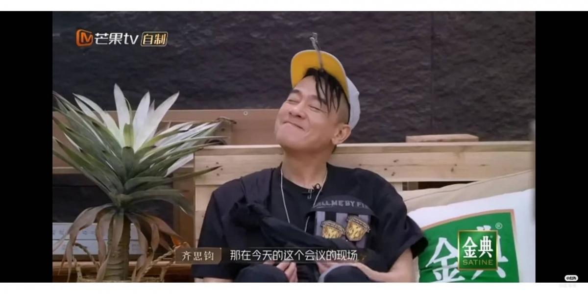 而陈小春得知自己能够再度当队长开心得像个孩子一样~