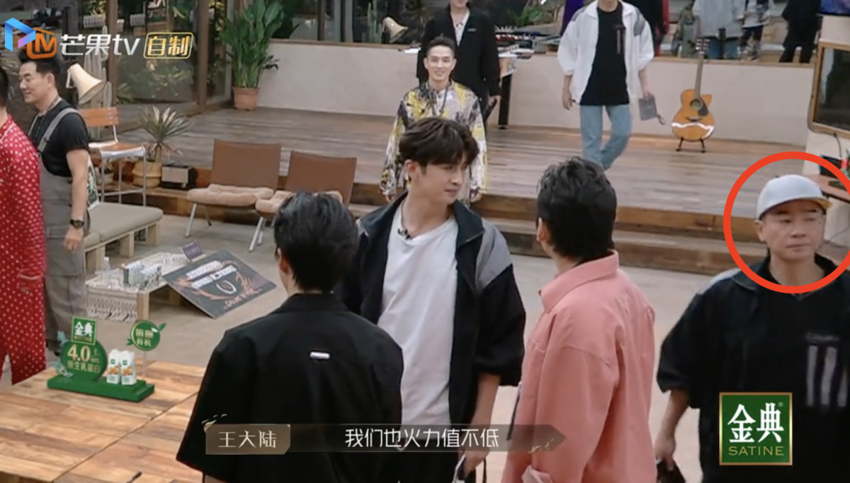 一脸不爽写在脸上