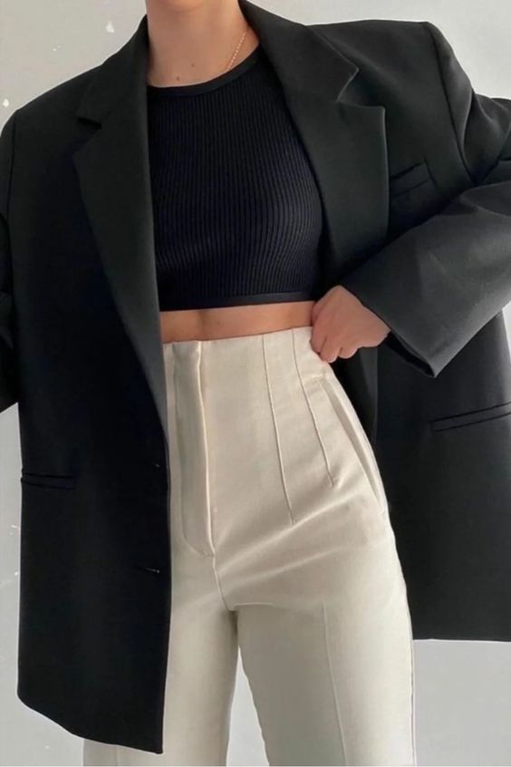 黑白灰实用又百搭,但不是所有的黑白色都适合黄黑皮女生