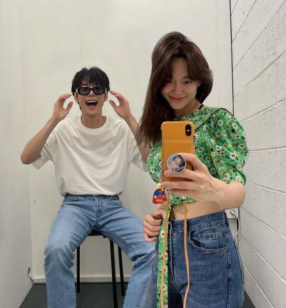 在制造肢体接触时一定要把握好分寸