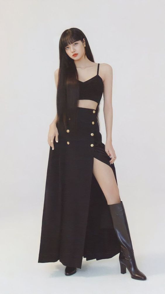 黑色系穿搭技巧：适当露肤