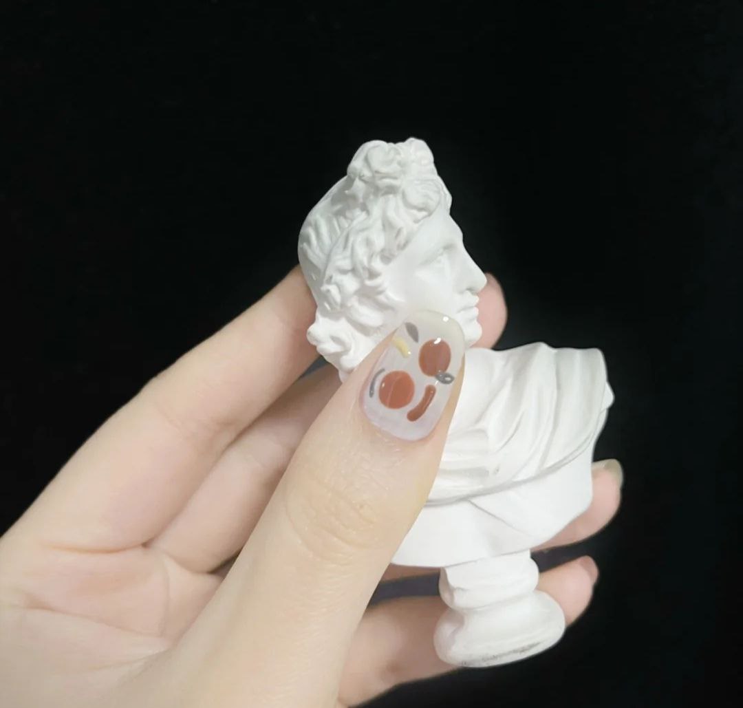 温柔中带点俏皮,好看又显白~
