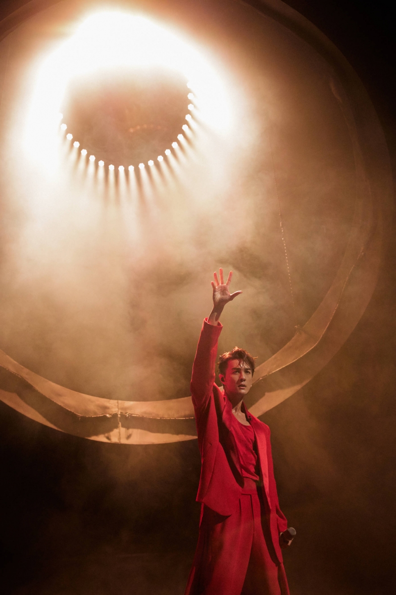 吴克群的solo舞台《夸父追日》率先登场