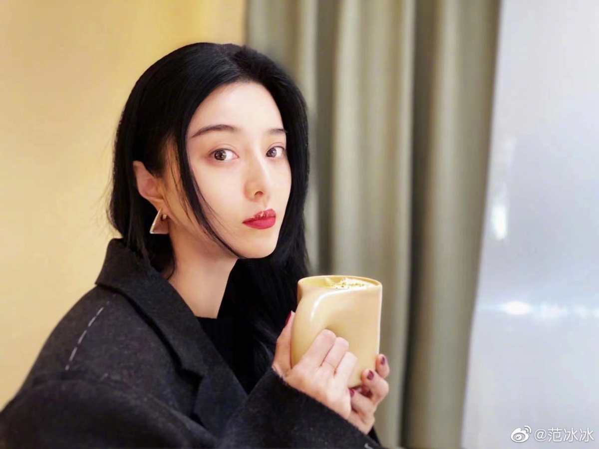毕竟眼部保养需趁早,不要等细纹悄然爬上眼角,才想起补救就太迟啦~