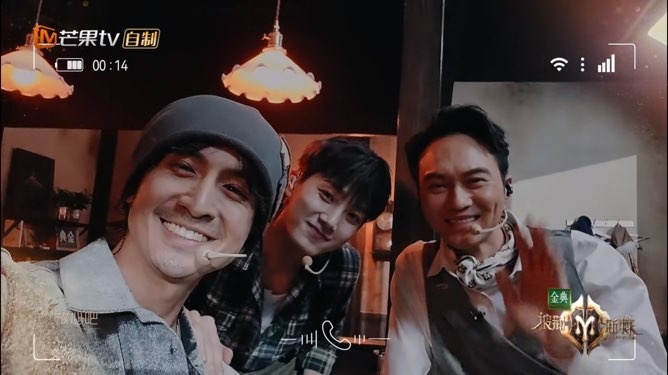 但有高音有跳舞的《寒鸦少年》，居然输给了走情怀路线的《理想》，还是超乎了很多人的意料。