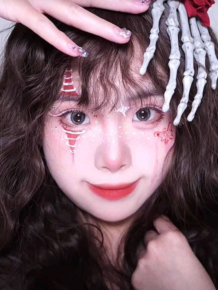 万圣节创意可爱妆容 #3：灵动可爱鬼