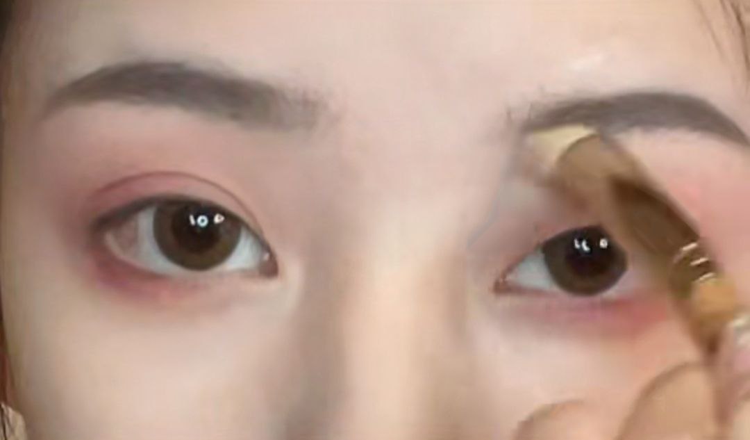 米色晕染边缘