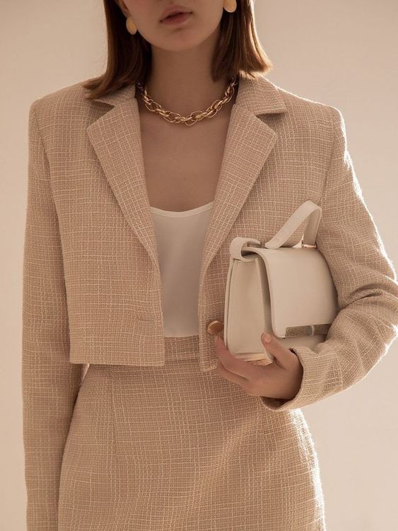 黄黑皮女生穿这些颜色最显白!