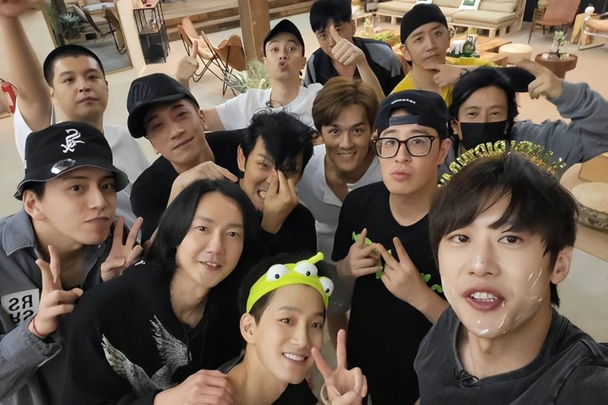 最后一个舞台是告别仪式，网传节目组选择的是朴树的作品《在木星》