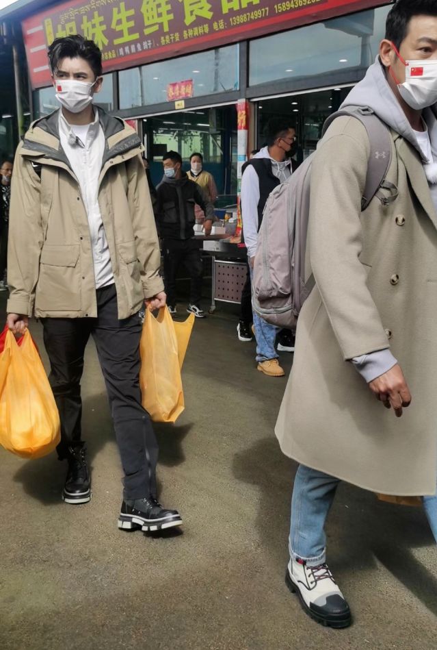 担任最新一季《妻子的浪漫旅行》的小助理